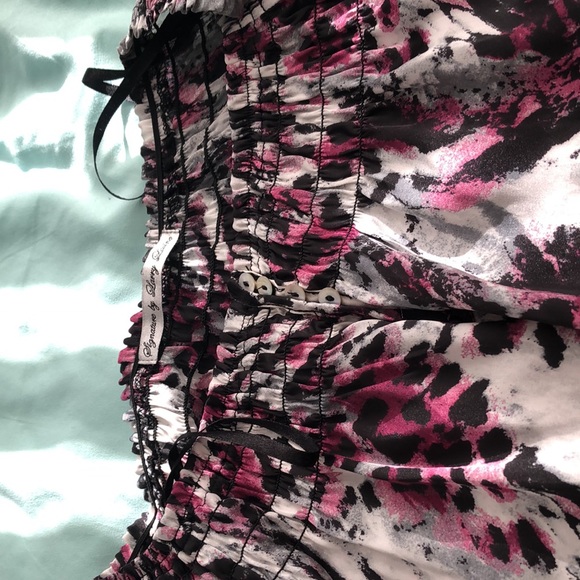 3/30$Larry Levine Beautiful animsl printed top size xl - Picture 3 of 4